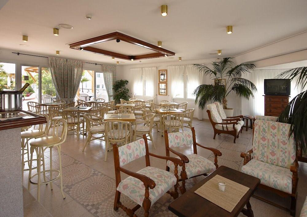 Ninays Hotel